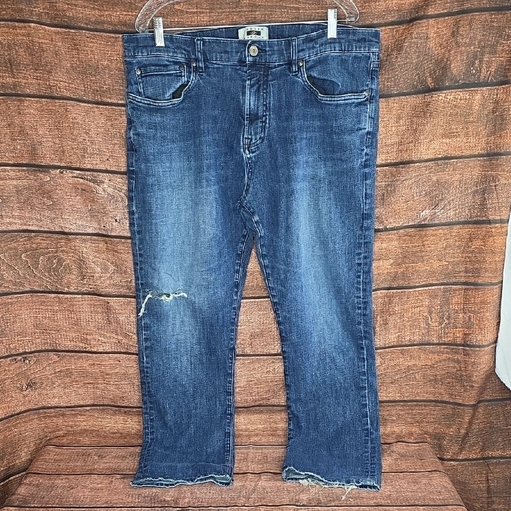 Joseph Abboud Blue Jeans with Distressed Details Size 38x30 Slim Fit AQ-1150 - Picture 1 of 10